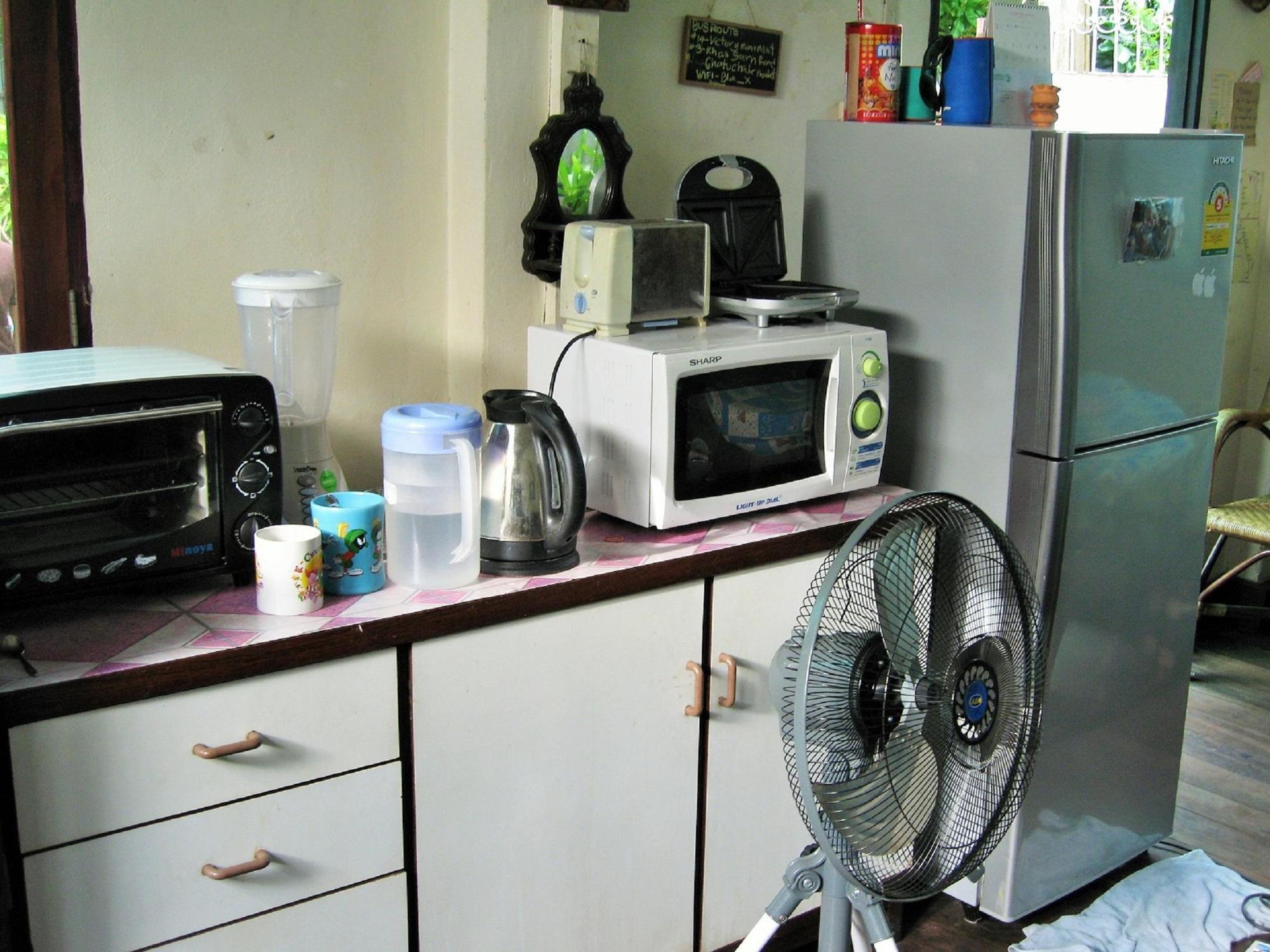 Bluefin Guesthouse Bangkok Esterno foto
